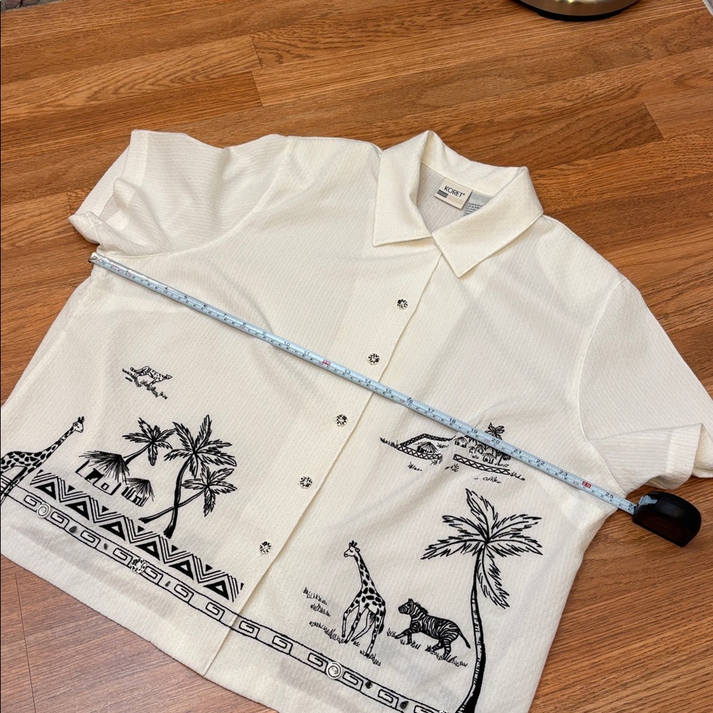 Vintage 1990’s Koret white and black tropical animal button-up top. Size 16W. - Picture 14 of 17